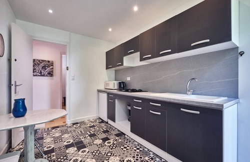 Saint-Geoire-en-Valdaine Apartment | Apartment 'Gîte Du Château St Geoire Véronique' with Shared Garden