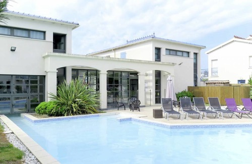 Saint-Palais-sur-Mer Apartment | Apartment ∙ 3 bedrooms ∙ 8 guests