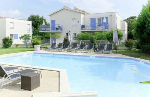 Saint-Palais-sur-Mer Apartment | Apartment ∙ 3 bedrooms ∙ 8 guests