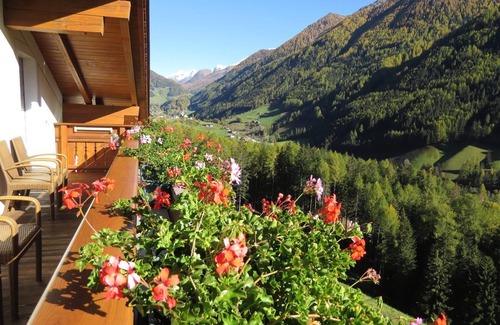 Valle Aurina Apartment | Apartment "Voppichlhof Alpenrose" with Mountain View, Shared Garden & Wi-Fi