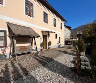 Idrija Apartment | Apartma na Starem Placu
