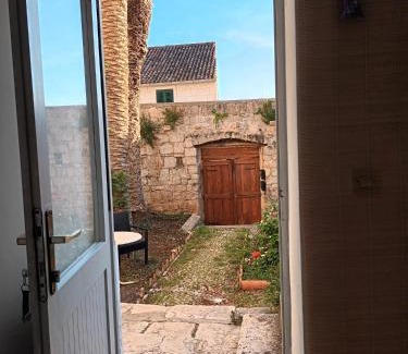 Komiza Apartment | Apartman Burte, Komiža