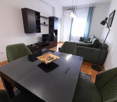 Arandelovac Apartment | Apartman Green wood