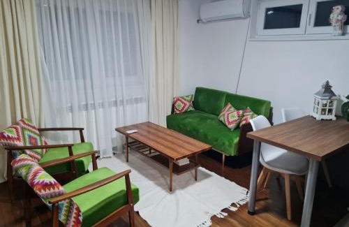 Loznica Apartment | Apartman Hallo