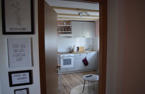 Sveti Martin na Muri House | Apartman Katruža nalazi se u općini Sv. Martin na Muri, u blizini raznovrsnih sadržaja prikladnih za miran odmor parova, prijatelja i obitelji s djecom. Toplice Sv. Martin, Farma jelena Jurovčak, mlin na Muri, Marđetkin brijeg s kojeg se pruža prekrasa.