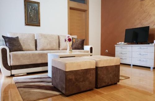 Kraljevo Apartment | Apartman KEJ free parking