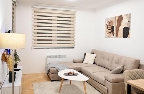 Pale Apartment | Apartman Maka