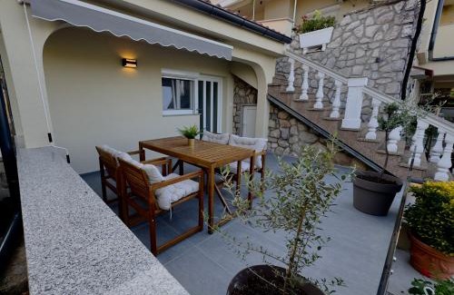 Salatic Apartment | Apartman Meld