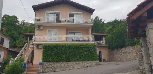 Opric Apartment | Apartman Ruza 3