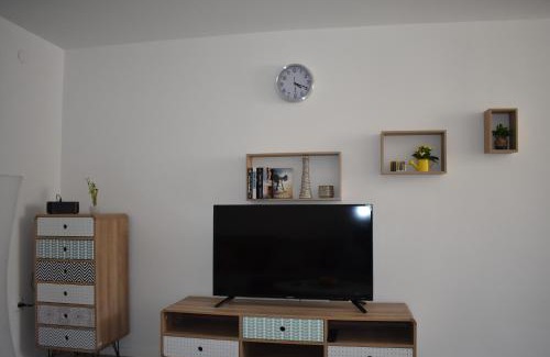 Pjescana Uvala Apartment | Apartman Tomki - modern, refurbished 2 bedroom apartment - 4 guests