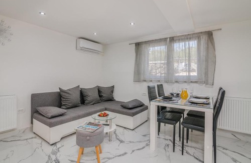 Salatic Apartment | Apartmani Dino