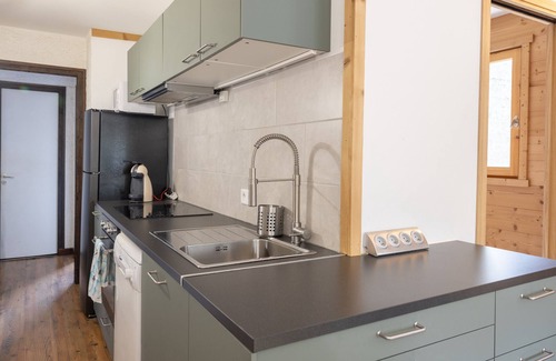 Les Contamines-Montjoie Apartment | Apartment "5 à 6 Personnes" with Mountain View and Shared Pool
