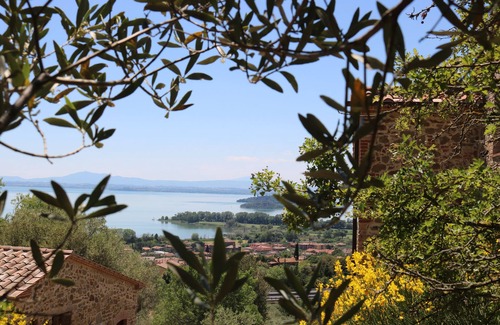 Passignano sul Trasimeno House | Apartment for 4/5 Persons, Amazing View on Trasimeno Lake