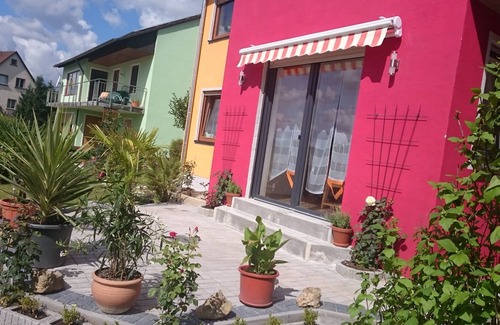 Neuhaus an der Pegnitz Apartment | Apartment overlooks Neuhaus and Burg Veldenstein