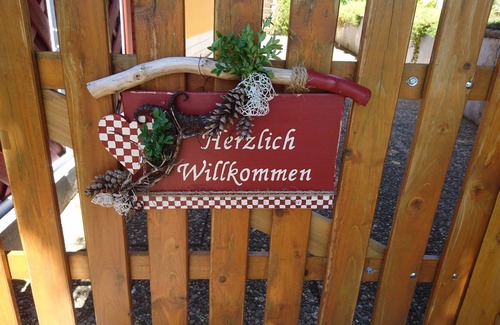Neuhaus an der Pegnitz Apartment | Apartment overlooks Neuhaus and Burg Veldenstein