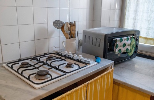 Castiglione Chiavarese Apartment | Apartment with sea view and shared garden