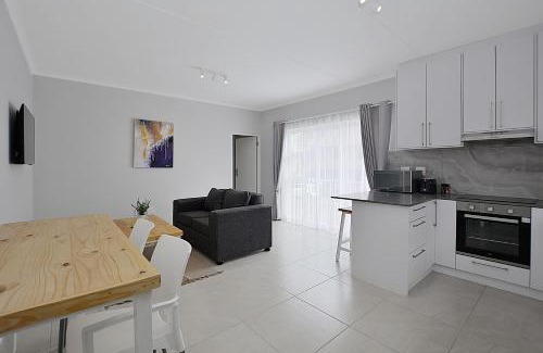 Bloubergstrand Apartment | Apartment 1-bedroom #8-Leetch Views