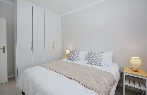 Bloubergstrand Apartment | Apartment 1-bedroom #8-Leetch Views