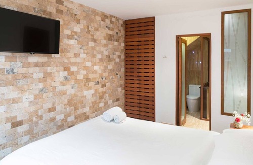 Banos de Agua Santa Hotel | Apartment 1 - 1st. Floor - Casa del Balcon