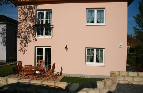 Staaken Apartment | Apartment 1 on the ground floor with small terrace in the apartment building on Sonnenhügel