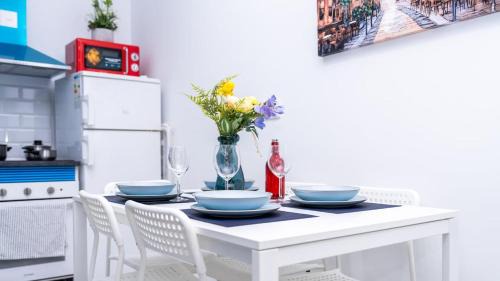 Ciudad Lineal Apartment | Apartment 1 Private complex Parking 6 people