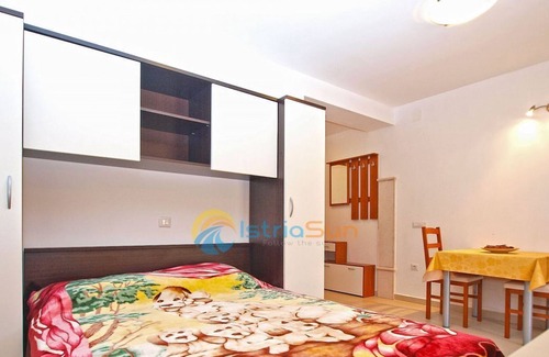 Municipality of Vrsar Apartment | Apartment 1299/12342 (Istria - Vrsar), 300m from the beach