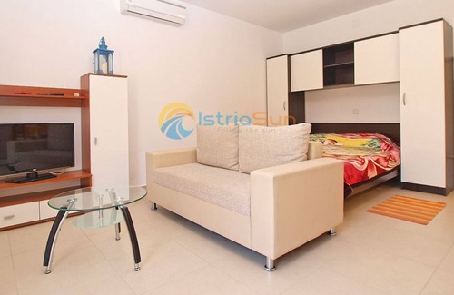 Municipality of Vrsar Apartment | Apartment 1299/12342 (Istria - Vrsar), 300m from the beach