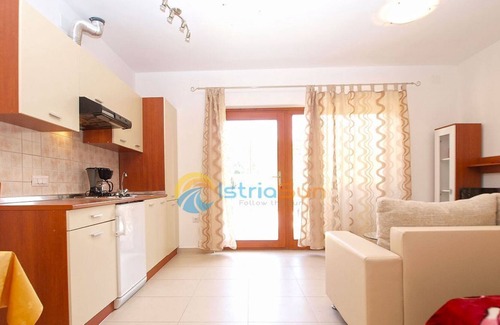 Municipality of Vrsar Apartment | Apartment 1299/12342 (Istria - Vrsar), 300m from the beach
