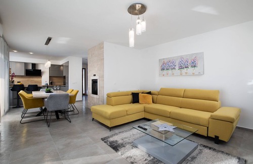Sajini Apartment | Apartment 1816/21518 (Istria - Barban), 8000m from the beach