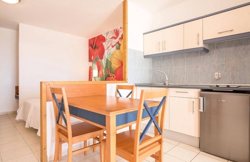 Morro Jable Apartment | Apartment 2/4p in 1st line of sea with views to the beach, swimming pools, equipped. WIFI
