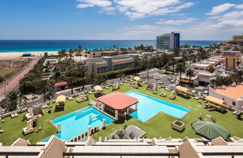 Morro Jable Apartment | Apartment 2/4p in 1st line of sea with views to the beach, swimming pools, equipped. WIFI