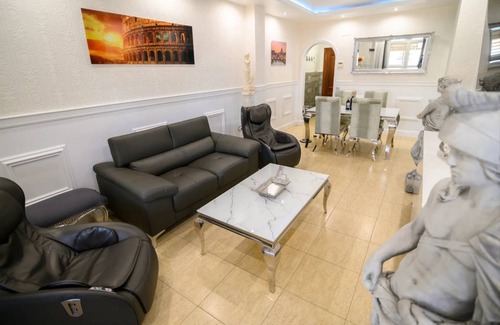 Barriada del Rio San Pedro Apartment | Apartment ∙ 2 bedrooms ∙ 4 guests