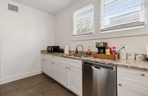 Tobin Hill Apartment | Apartment ∙ 2 bedrooms ∙ 8 guests