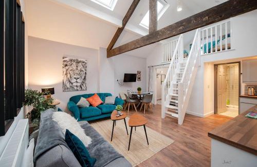 Offerton Apartment | Apartment 2 Broadhurst Court sleeps 6, minutes from town centre & trains