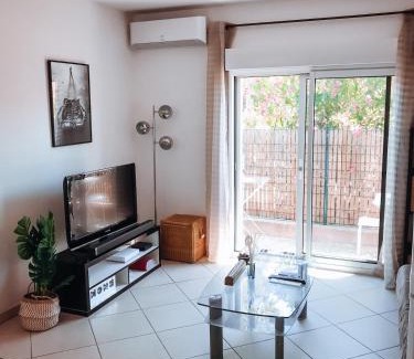 Giens Apartment | Apartment 2 steps from Bergerie Beach!