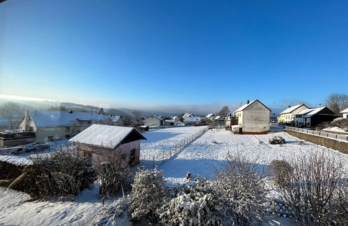 Buscheich Apartment | Apartment 2 - UG - 80m² - Max. 4 Pers. - mit Terrasse - Eifelurlaub mit Panoramablick: Geräumige