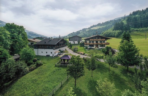 Taxenbach Apartment | Apartment '2' with Mountain View, Balcony & Wi-Fi