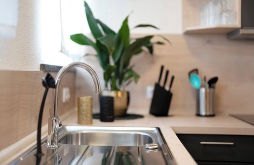Herbolzheim Apartment | Apartment '2' with Private Terrace and Wi-Fi