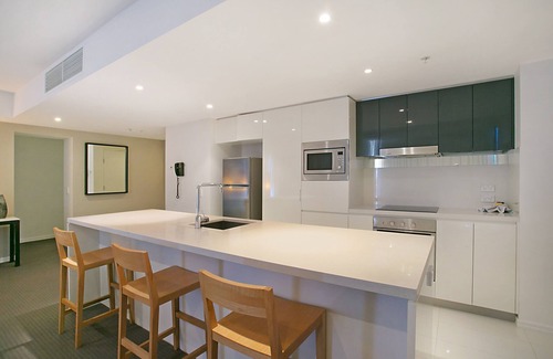 Surfers Paradise Apartment | Apartment 22502. Located high on the 25th floor of this famous resort hotel