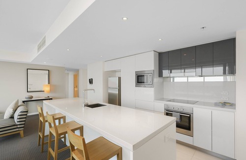 Surfers Paradise Apartment | Apartment 22502. Located high on the 25th floor of this famous resort hotel
