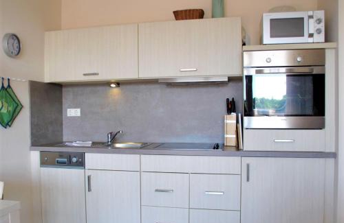 Eckernfoerde Apartment | Apartment 29 "Heimathafen 29", Apartmenthaus Hafenspitze, Blickrichtung InnenstadtBinnenhafen
