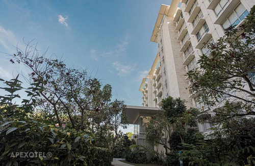Lahug Condo | Apartment 3-Bedroom Luxury with Balcony & Arrival Transfer 32 Sanson by Rockwell