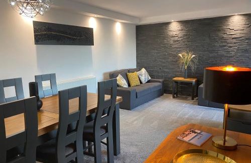 Tyn-y-Gongl Apartment | Apartment 3 Benllech with Sea views