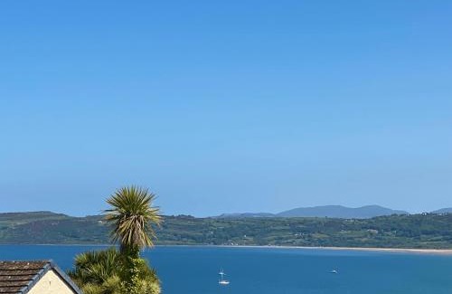 Tyn-y-Gongl Apartment | Apartment 3 Benllech with Sea views