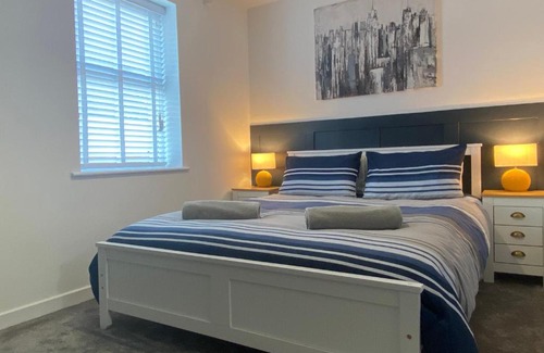 Tyn-y-Gongl Apartment | Apartment 3 Benllech with Sea views