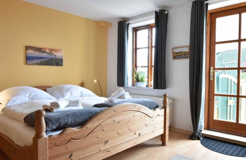 Stove Apartment | Apartment 3 with 1 bedroom (2-4 people) first floor / 1 pet allowed - Villa Seeheim Holiday property right on the water