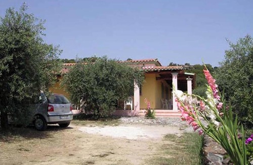 Orosei Apartment | Apartment 300 meters from the beach in villa of the Olives and Roses