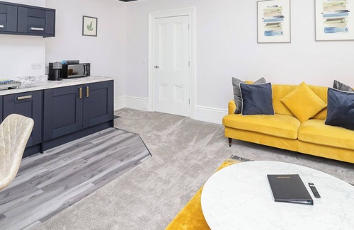 Grimsby Cottage | APARTMENT 4, romantic, with a garden in Grimsby