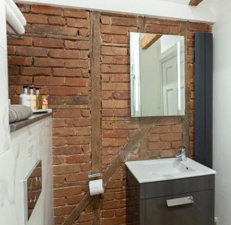 Canterbury Apartment | Apartment 5 at Number 8: 1 bedroom, sofa bed in lounge, kitchenette & walk-in shower