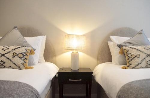 Bont Newydd Apartment | Apartment 5 Old Conservative Club in Historic Town Pass the Keys